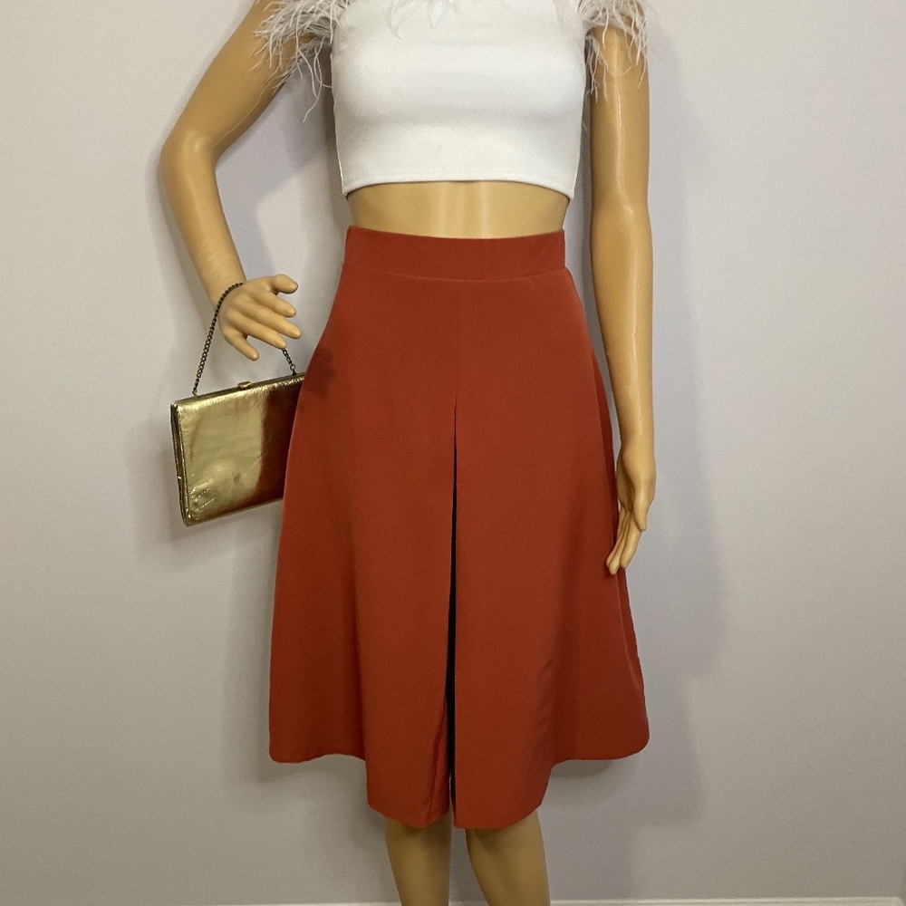 Burnt orange high waisted gaucho pants with pleating and wide leg fit below knee - Picture 2 of 10